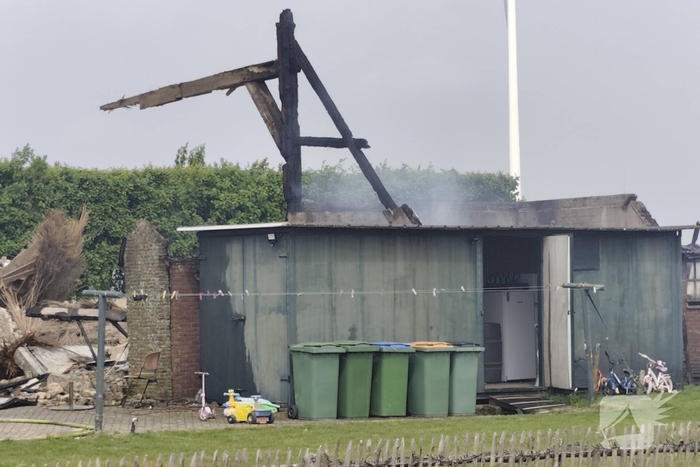Landbouwmachine verloren bij brand