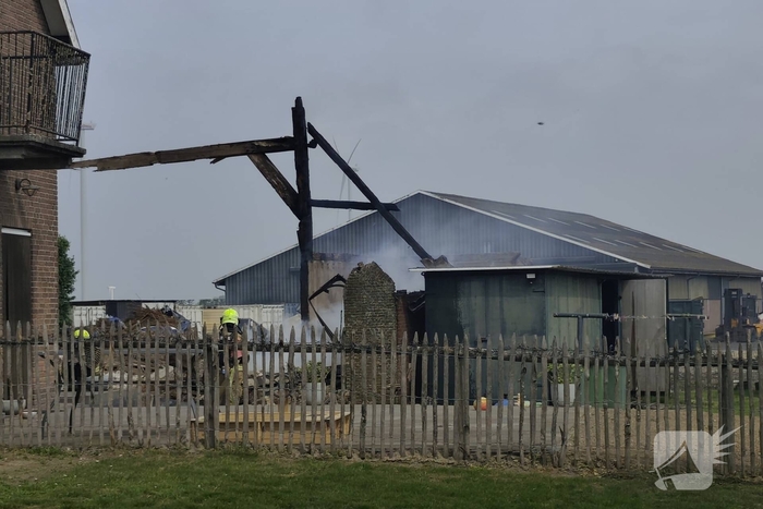 Landbouwmachine verloren bij brand