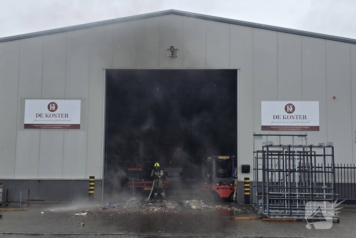 Brand ontdekt in houthandel