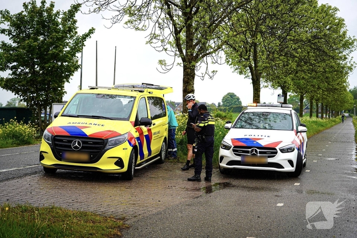 Wielrenner naar het ziekenhuis na valpartij