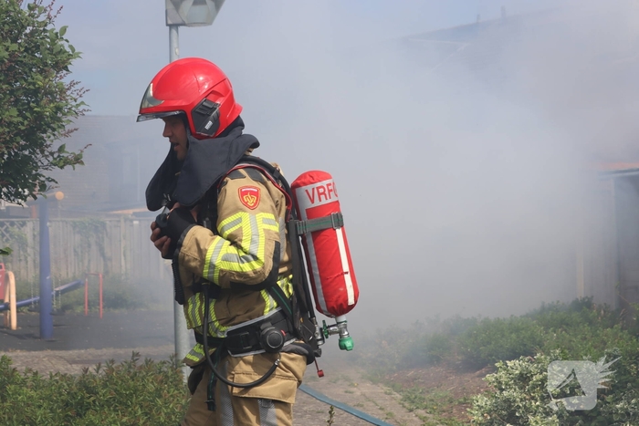 Brand verwoest schuur in Lelystad
