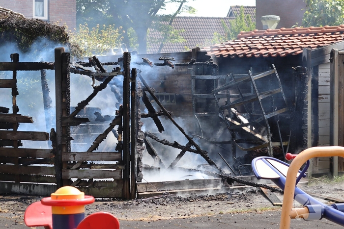 Brand verwoest schuur in Lelystad