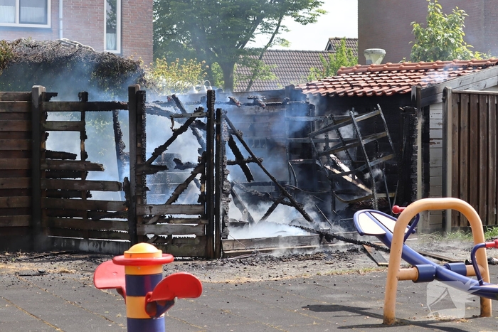 Brand verwoest schuur in Lelystad