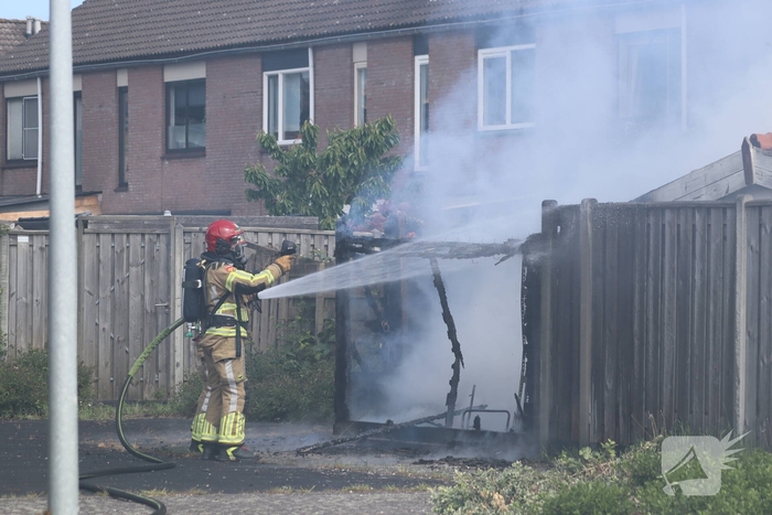 Brand verwoest schuur in Lelystad