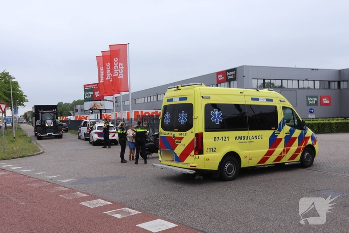 Scooterbestuurder gewond bij botsing met bestelbus