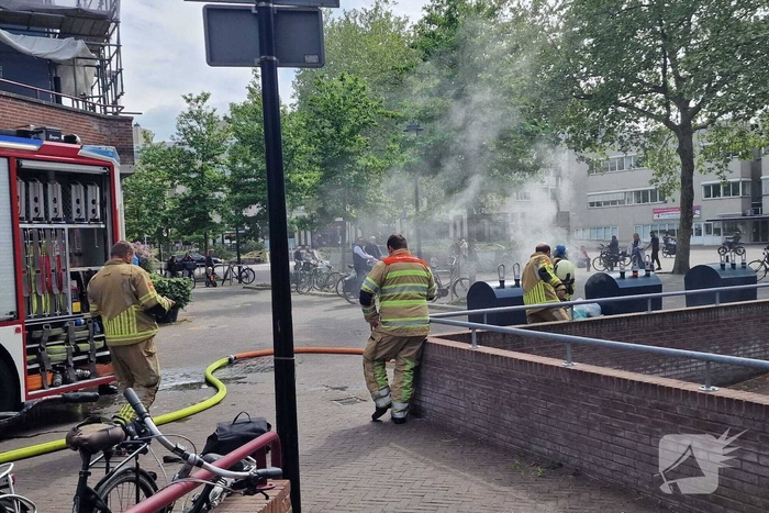 Brand in ondergrondse vuilcontainer