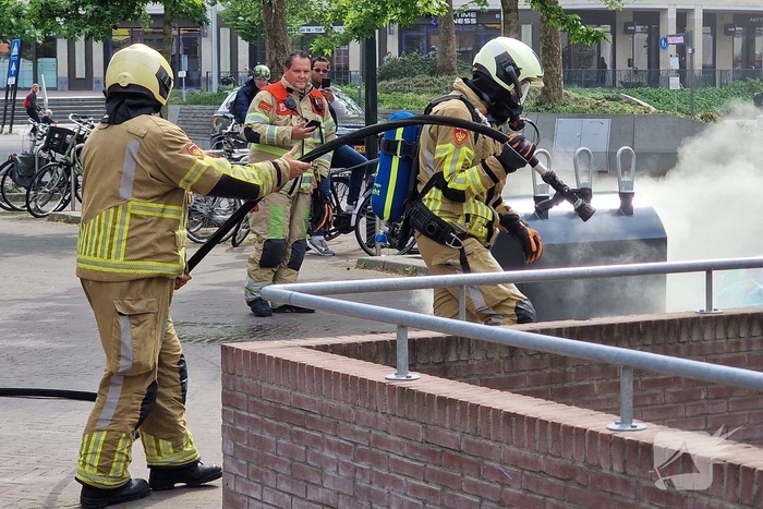 Brand in ondergrondse vuilcontainer