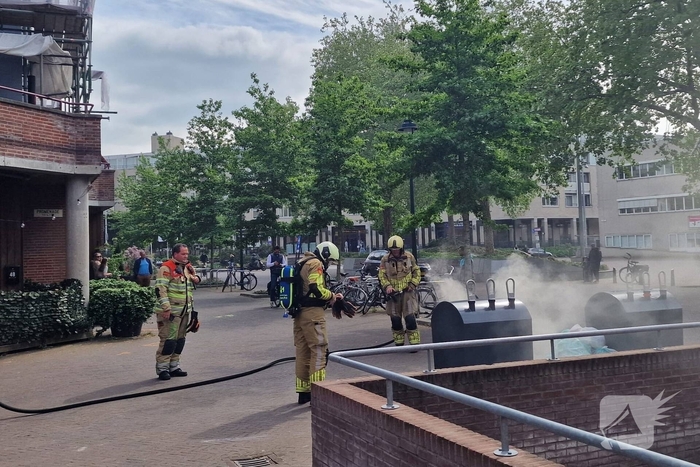 Brand in ondergrondse vuilcontainer
