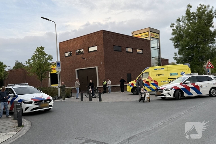 Auto rijdt fietser aan en vlucht