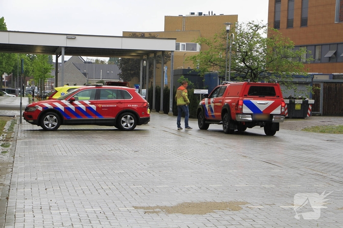 Brandweer met spoed naar ziekenhuis voor incident