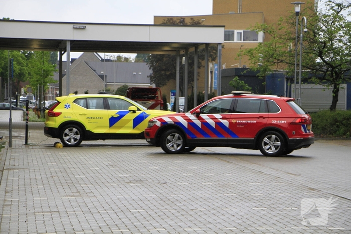 Brandweer met spoed naar ziekenhuis voor incident