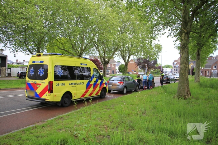 Aanrijding met meerdere voertuigen veroorzaakt blikschade