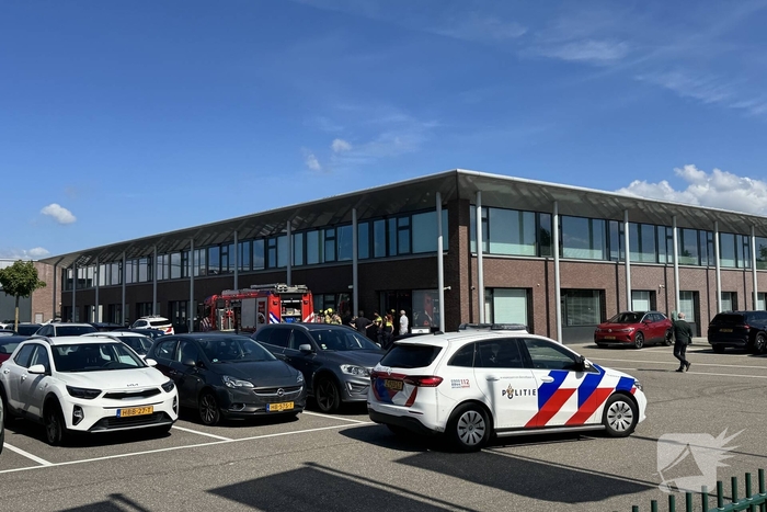 Brand in kantoorpand leidt tot grootschalige ontruiming