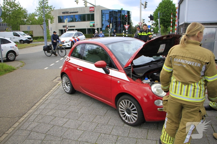 Auto met motorproblemen leidt tot brandweerinzet