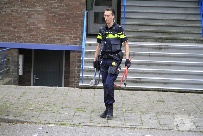 Politie valt woning binnen met stormram