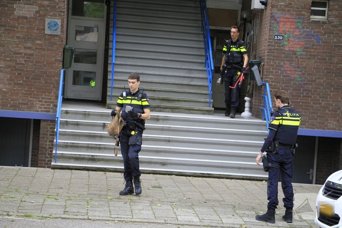 Politie valt woning binnen met stormram