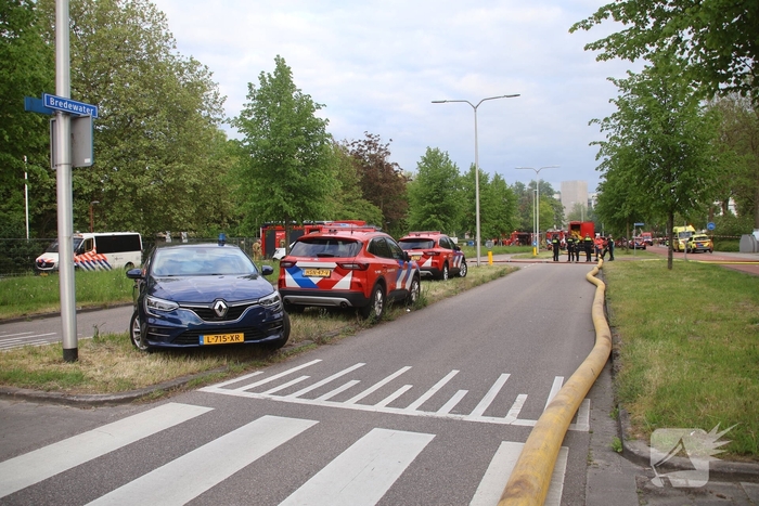Blusrobot ingezet bij uitslaande brand in verlaten kantoorgebouw