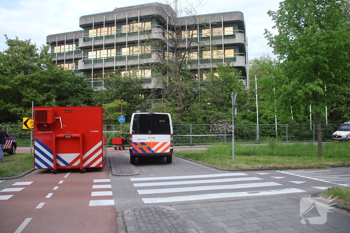 Blusrobot ingezet bij uitslaande brand in verlaten kantoorgebouw