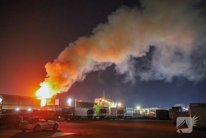 Explosie tijdens brand bij metaalrecyclingbedrijf