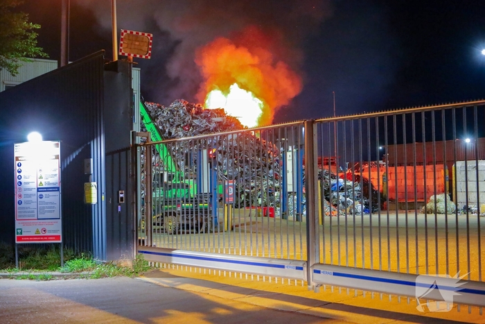 Explosie tijdens brand bij metaalrecyclingbedrijf