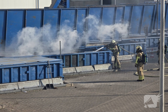 Containerbrand bij recyclingstation