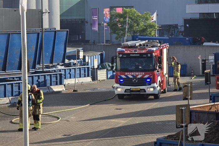 Containerbrand bij recyclingstation