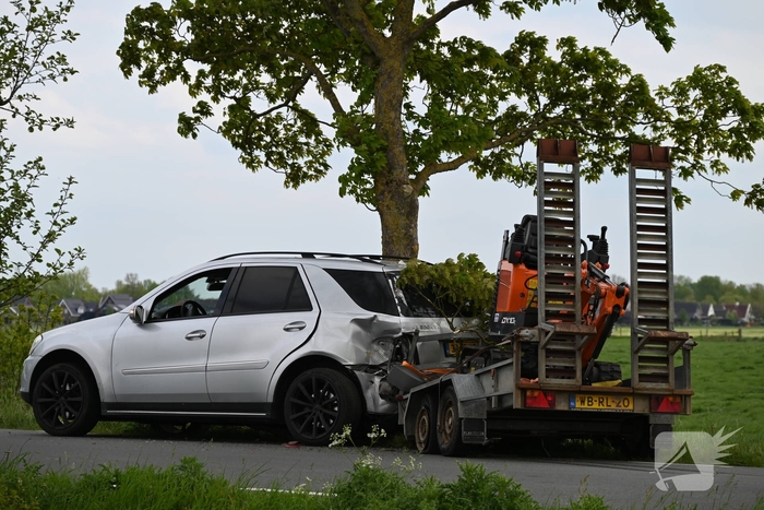 Bestuurder vlucht na ongeval met aanhanger