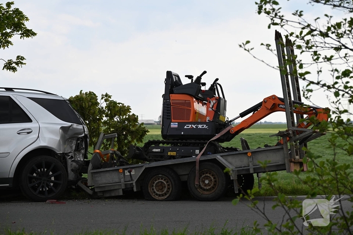 Bestuurder vlucht na ongeval met aanhanger