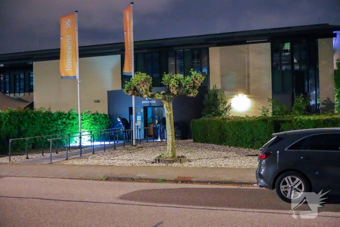Explosie verwoest toegangspand op industriegebied