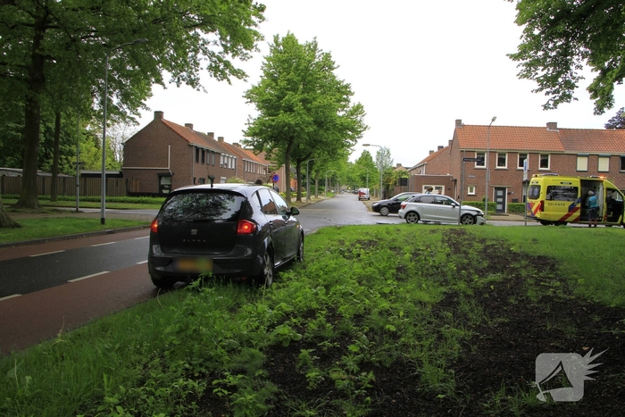 Auto botst in flank en draait om na ongeval