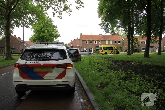 Auto botst in flank en draait om na ongeval