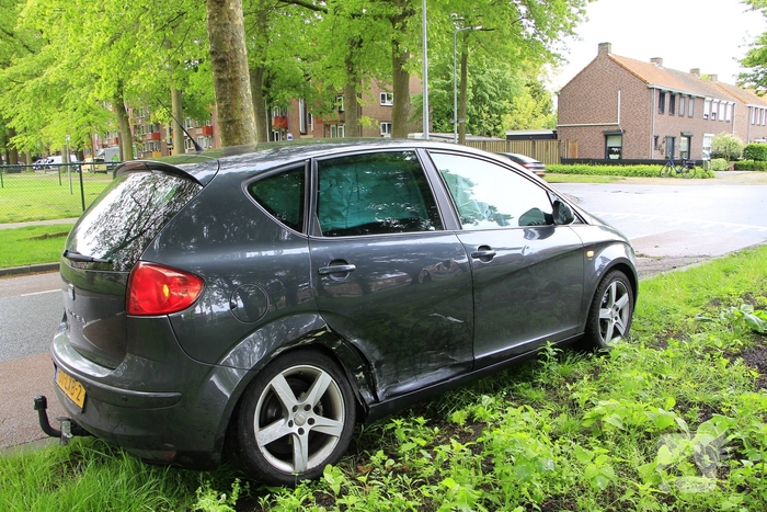 Auto botst in flank en draait om na ongeval