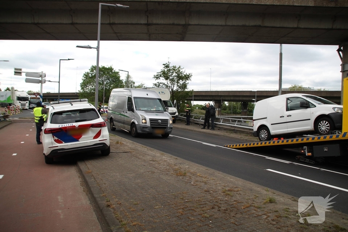 Ongeval tussen busje en vrachtwagentje