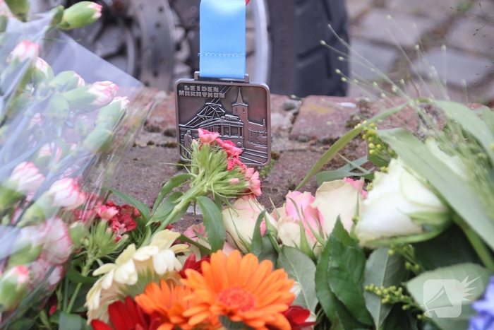 Bloemenzee voor overleden Rosalie (15) bij Leiden Marathon