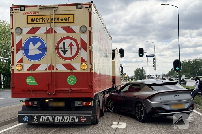 Ongeval met meerdere voertuigen leidt tot wegafsluiting