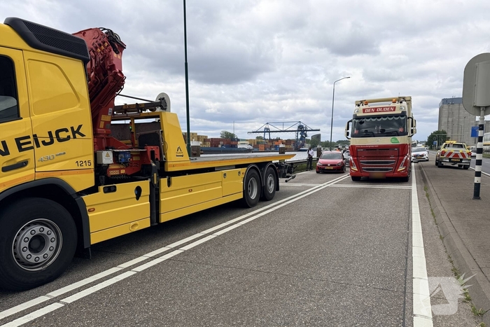 Ongeval met meerdere voertuigen leidt tot wegafsluiting