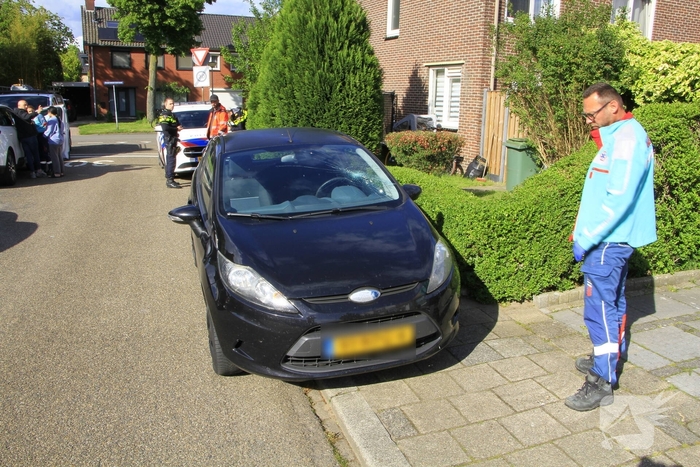Fietsster gewond na aanrijding met auto