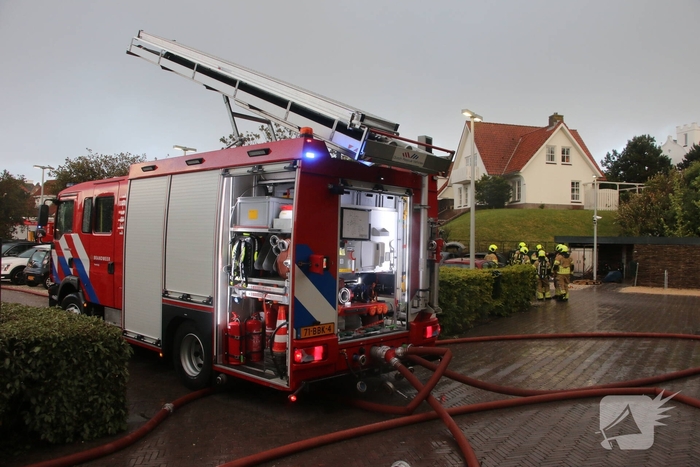 Drie elektrische voertuigen in brand op parkeerplaats