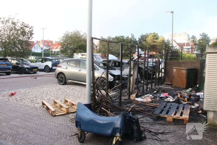 Drie elektrische voertuigen in brand op parkeerplaats