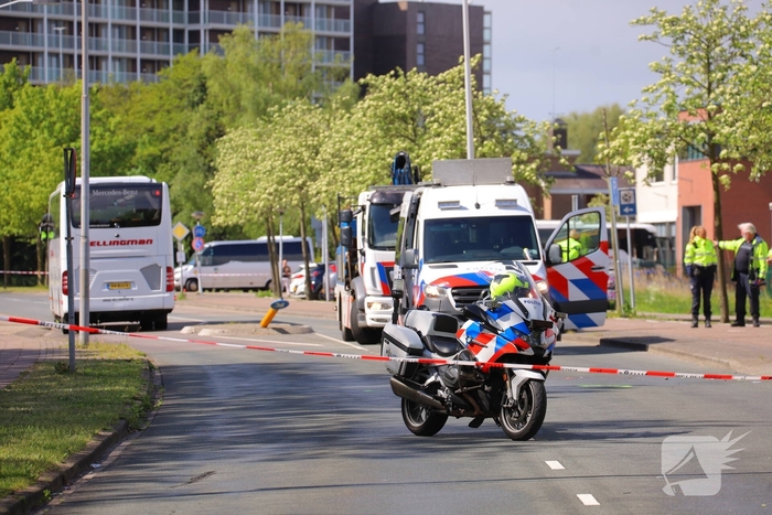 Chauffeur aangehouden nadat fiets onder touringcar belandt