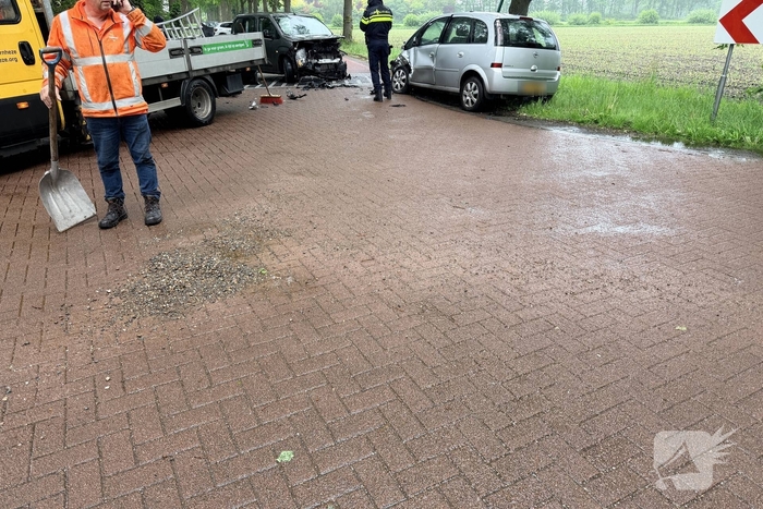 Frontale aanrijding leidt tot gewonde