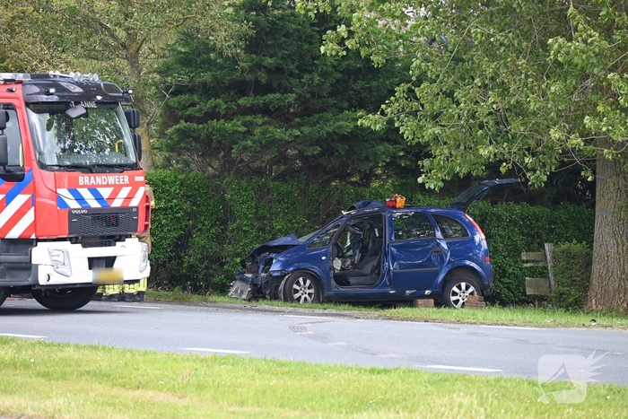 Automobilist raakt zwaargewond bij aanrijding