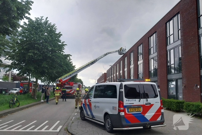 Brand op dak van woning ontdekt