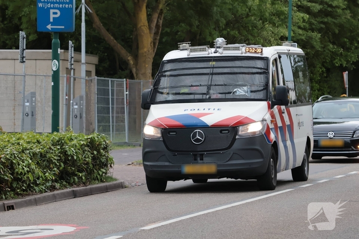 Waterwerper ingezet en veiligheidsrisicogebied na rellen