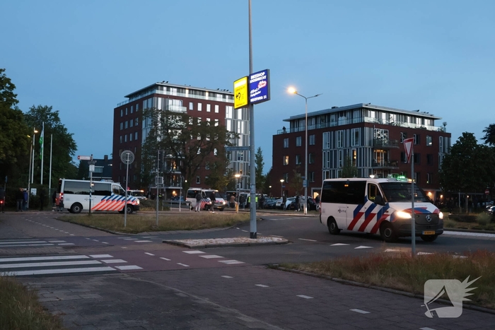 Waterwerper ingezet en veiligheidsrisicogebied na rellen