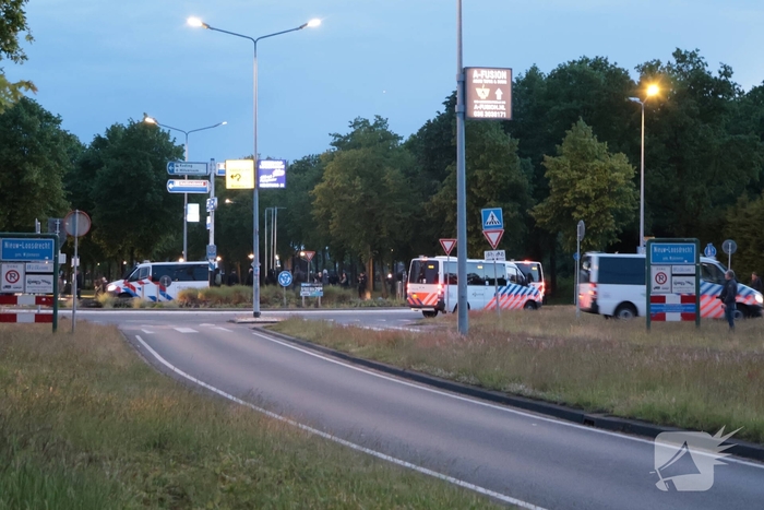 Waterwerper ingezet en veiligheidsrisicogebied na rellen