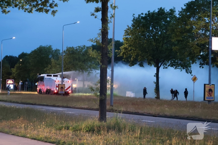Waterwerper ingezet en veiligheidsrisicogebied na rellen
