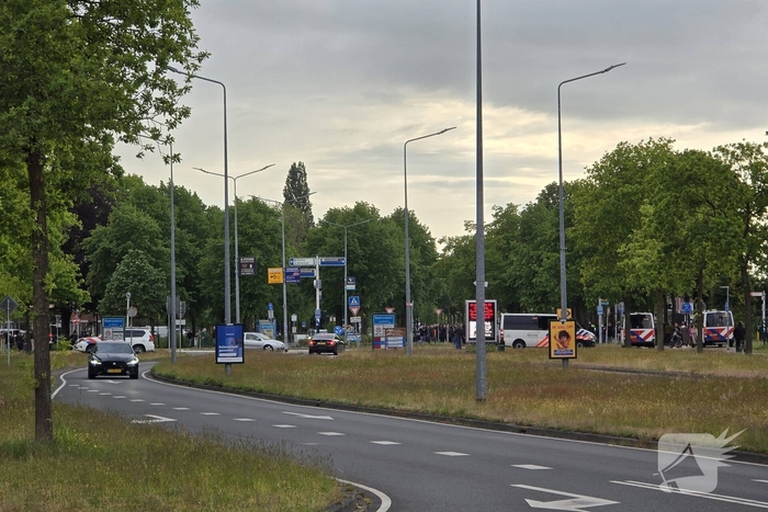 Waterwerper ingezet en veiligheidsrisicogebied na rellen