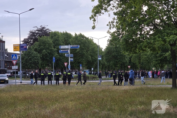 Waterwerper ingezet en veiligheidsrisicogebied na rellen