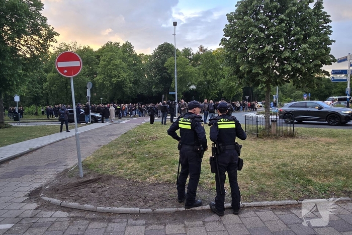 Waterwerper ingezet en veiligheidsrisicogebied na rellen